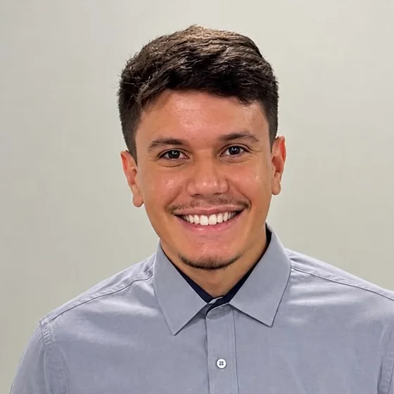 Amon Timo, da ACTech, sorrindo, de camisa social